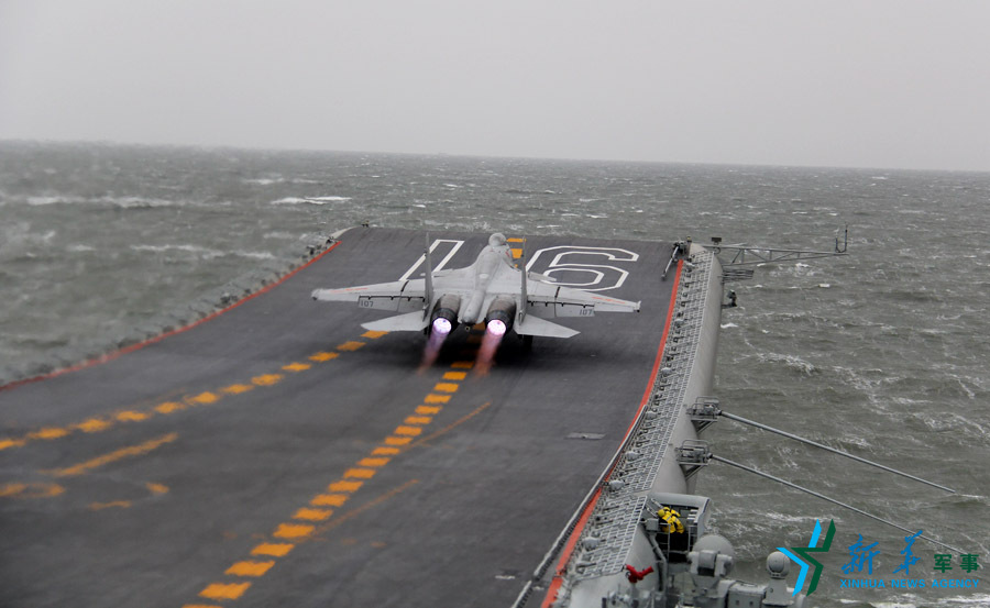 &uarr;資料圖片：艦載戰斗機起飛瞬間。