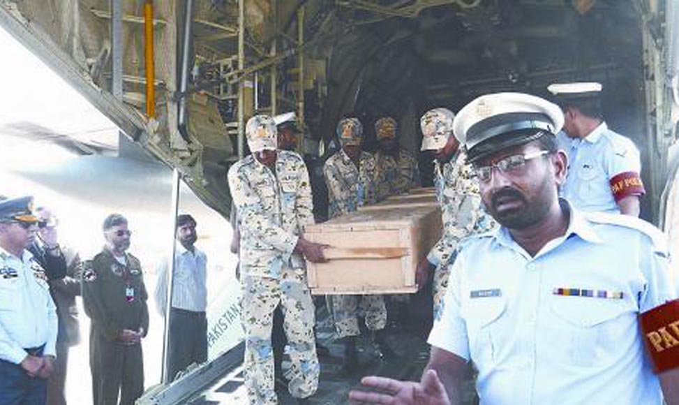 中國(guó)人在巴遭槍殺細(xì)節(jié)：先搜身?yè)屄雍蟊粯寶? /></li>
</ul>
</DIV>
</DIV>
</DIV>
<div   id=