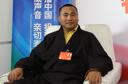 全國政協(xié)委員東寶仲巴&middot;呼圖克圖做客新華網、中國政府網兩會訪談
