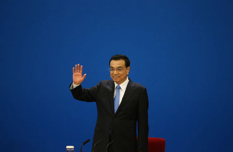 3月15日,國(guó)務(wù)院總理李克強(qiáng)在北京人民大會(huì)堂與中外記者見(jiàn)面,并回答記者提問(wèn)。新華社記者 陳建力 攝 3月15日,國(guó)務(wù)院總理李克強(qiáng)在北京人民大會(huì)堂與中外記者見(jiàn)面,并回答記者提問(wèn)。新華社記者 陳建力 攝