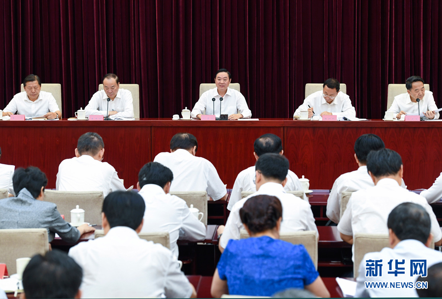 7月28日,中宣部在北京召開全國宣傳部長專題工作會議,學習貫徹習近平總書記在省部級主要領(lǐng)導干部專題研討班上的重要講話精神。中共中央政治局委員、中央書記處書記、中宣部部長劉奇葆出席會議并講話。新華社記者張領(lǐng)攝 7月28日,中宣部在北京召開全國宣傳部長專題工作會議,學習貫徹習近平總書記在省部級主要領(lǐng)導干部專題研討班上的重要講話精神。中共中央政治局委員、中央書記處書記、中宣部部長劉奇葆出席會議并講話。新華社記者張領(lǐng)攝