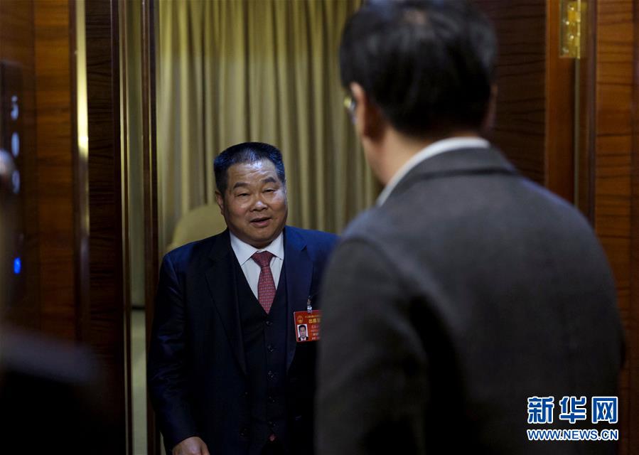 （兩會&middot;圖文互動）（1）一場特殊的會客&mdash;&mdash;人大代表&ldquo;會見&rdquo;國家發改委司長