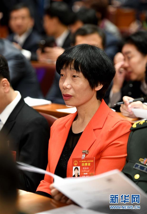 （兩會&middot;履職影像記）（1）薛海英代表：關注農民工權益和城市環境