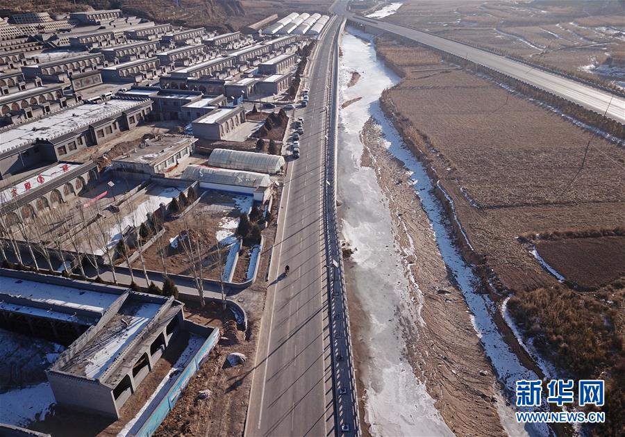 （圖文互動(dòng)&middot;新華全媒頭條）（5）讓農(nóng)民致富奔小康的道路越走越寬廣&mdash;&mdash;黨的十八大以來以習(xí)近平同志為核心的黨中央關(guān)心農(nóng)村公路發(fā)展紀(jì)實(shí)