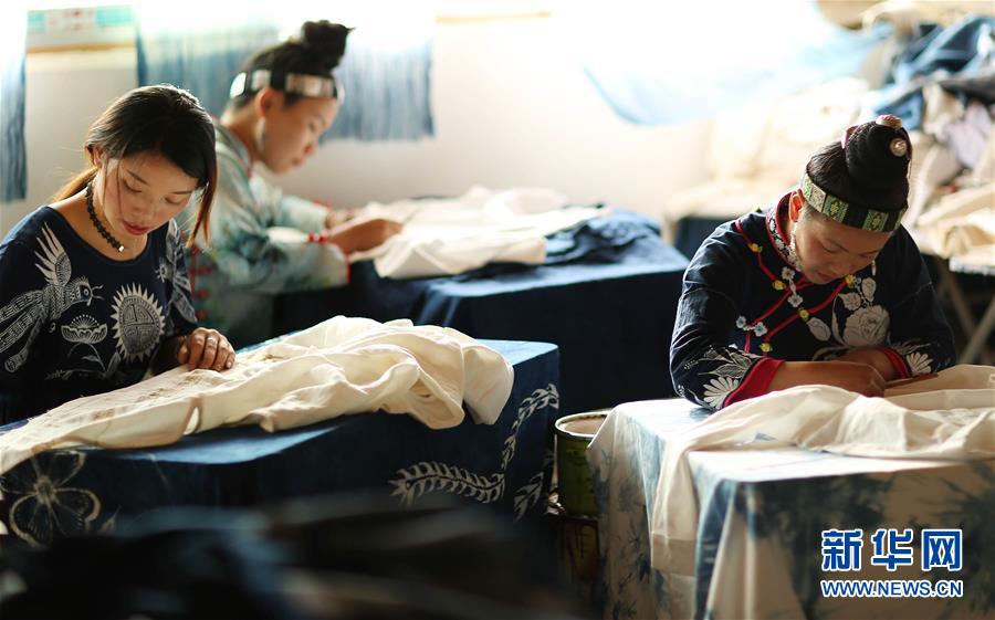 （社會）（1）貴州丹寨：&ldquo;指尖經濟&rdquo;繪制脫貧藍圖