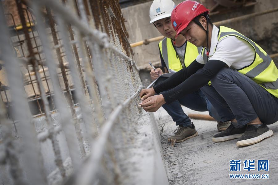 （新時代奮斗者&middot;圖文互動）（1）當(dāng)一群&ldquo;90后&rdquo;與工地相遇&mdash;&mdash;記奮戰(zhàn)在軍運會工地上的90后新農(nóng)民工