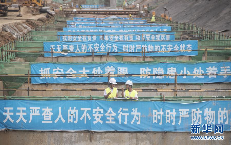 （新時代奮斗者&middot;圖文互動）（3）當(dāng)一群&ldquo;90后&rdquo;與工地相遇&mdash;&mdash;記奮戰(zhàn)在軍運會工地上的90后新農(nóng)民工