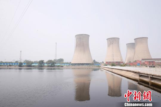 按照規劃，位于首鋼園區內的滑雪大跳臺建成后將成為世界首例永久保留和使用的單板大跳臺場地。圖為單板大跳臺選址所在地?！№n海丹 攝