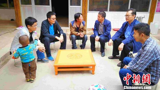 青海扶貧&ldquo;第一書記&rdquo;：為貧困山區孩子圓了&ldquo;上學夢&rdquo;