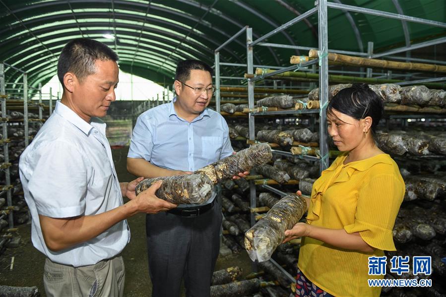 （脫貧攻堅(jiān)&middot;圖文互動）（3）&ldquo;不畏難、不畏煩、不畏苦&rdquo;&mdash;&mdash;記&ldquo;80后&rdquo;扶貧干部李朝陽