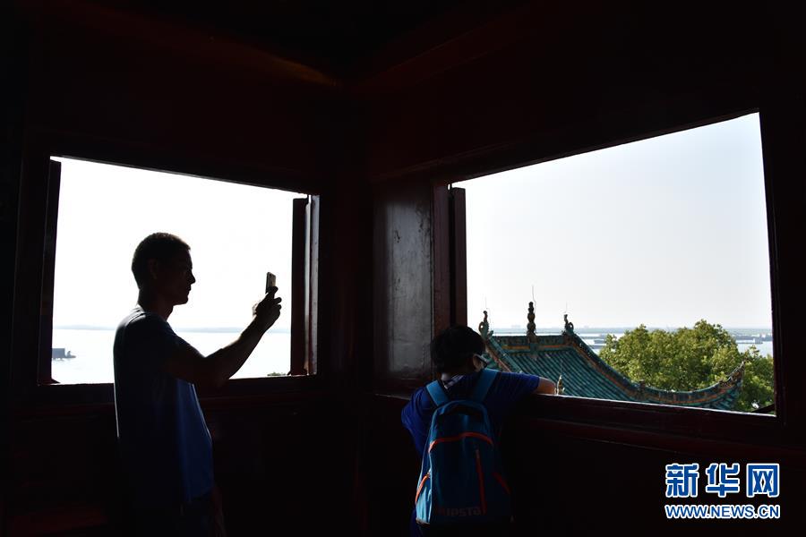 （大江奔流&mdash;&mdash;來自長江經濟帶的報道&middot;圖文互動）（1）登岳陽樓，又見&ldquo;浩浩湯湯&rdquo;