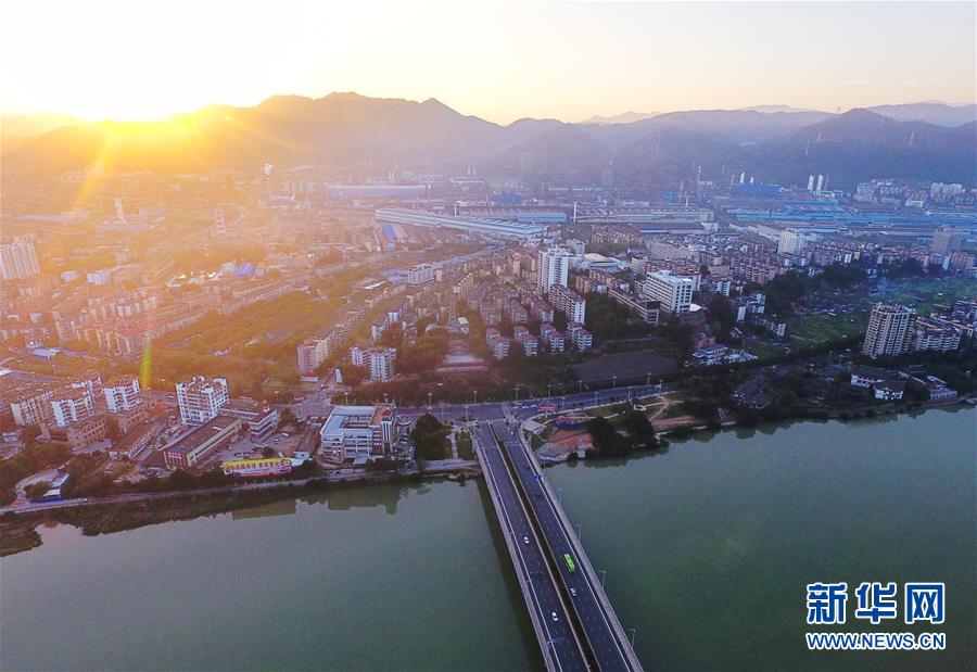 （在習(xí)近平新時(shí)代中國(guó)特色社會(huì)主義思想指引下&middot;慶祝改革開放40周年&middot;綠色發(fā)展&middot;圖文互動(dòng)）（1）烈火淬煉中的轉(zhuǎn)型之變&mdash;&mdash;綠色發(fā)展之&ldquo;火&rdquo;的故事