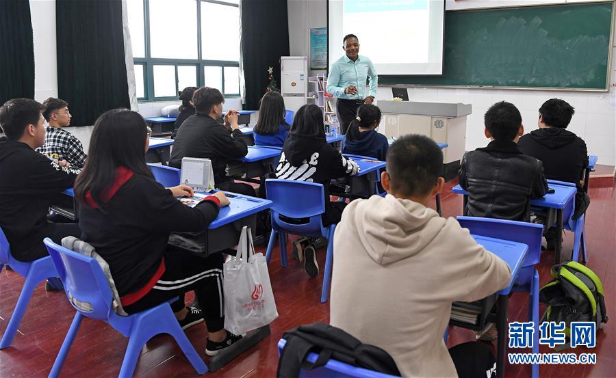 （慶祝改革開放40周年基層行&middot;學(xué)校篇&middot;圖文互動）（4）白鷺洲中學(xué)40年:書院教育的時代探索