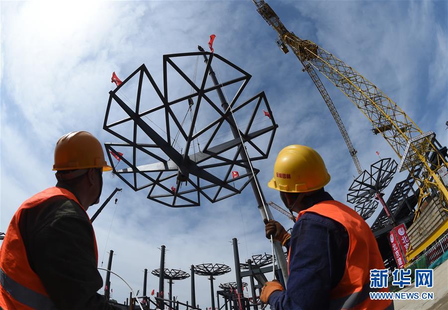 （新華全媒頭條&middot;圖文互動(dòng)）（2）領(lǐng)航！向著高質(zhì)量發(fā)展堅(jiān)定前行&mdash;&mdash;以習(xí)近平同志為核心的黨中央引領(lǐng)中國(guó)經(jīng)濟(jì)發(fā)展述評(píng)