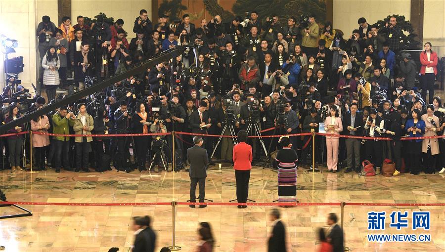 （兩會(huì)&middot;政協(xié)開(kāi)幕）（16）全國(guó)政協(xié)委員接受采訪