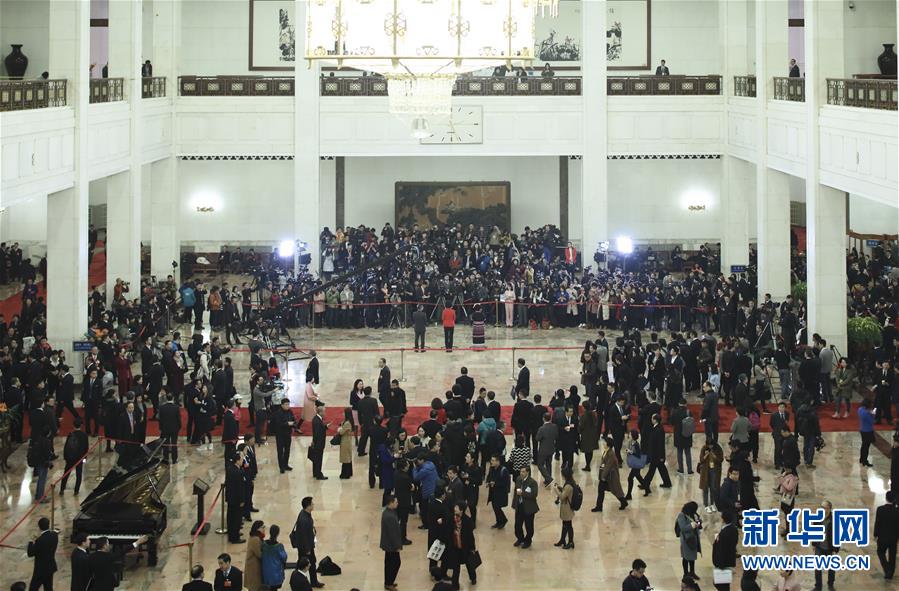 （兩會&middot;政協開幕）（17）全國政協委員接受采訪