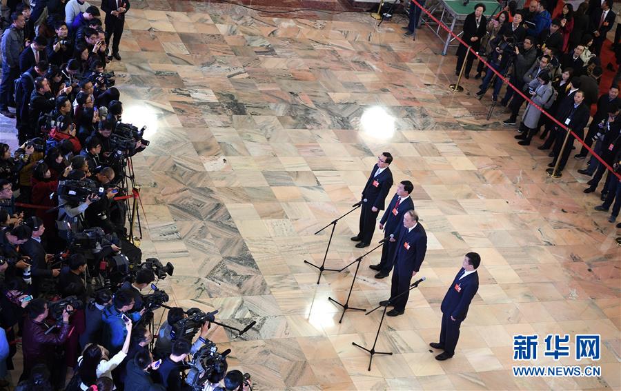 （兩會&middot;XHDW）（13）全國政協委員接受采訪