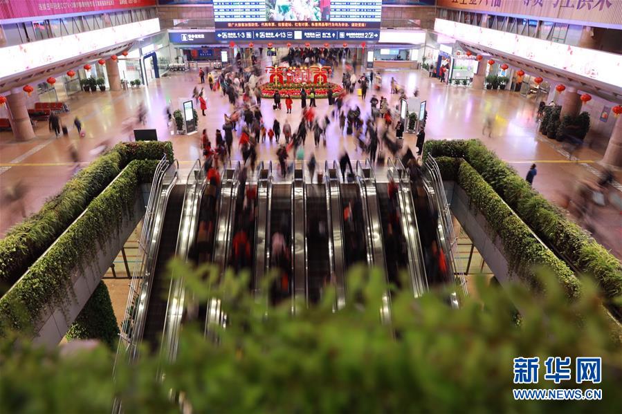 (新華全媒頭條·春運(yùn)高峰·圖文互動(dòng))(3)感受春運(yùn)新變化