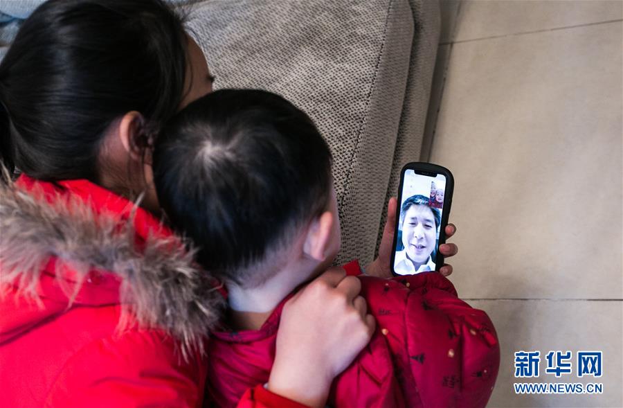 （新春走基層&middot;圖文互動）（2）車站，懂得大海的浪漫&mdash;&mdash;&ldquo;一帶一路&rdquo;夫妻的春節連線