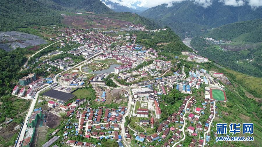 （兩會前夕看落實(shí)&middot;圖文互動）（1）格桑花開 幸福路寬&mdash;&mdash;西藏落實(shí)習(xí)近平總書記全國兩會重要講話精神紀(jì)實(shí)