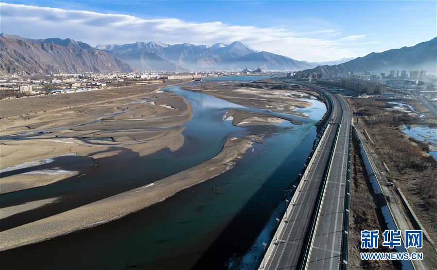 （兩會前夕看落實(shí)&middot;圖文互動）（2）格桑花開 幸福路寬&mdash;&mdash;西藏落實(shí)習(xí)近平總書記全國兩會重要講話精神紀(jì)實(shí)