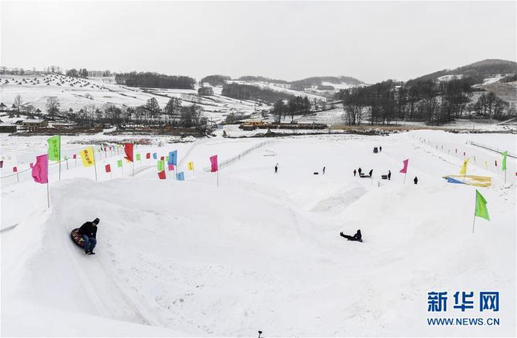 （在習近平新時代中國特色社會主義思想指引下&mdash;&mdash;新時代新作為新篇章&middot;圖文互動）（3）三年，從無名小屯到聲名遠播&mdash;&mdash;這個&ldquo;雪鄉&rdquo;是如何做到的？