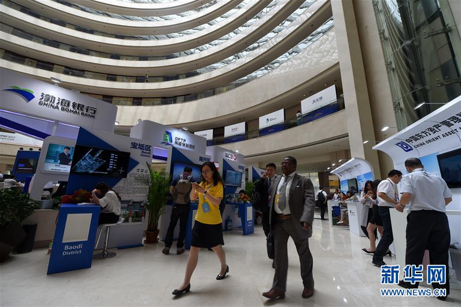 （新華全媒頭條&middot;迎接兩會(huì)&middot;經(jīng)濟(jì)特稿&middot;圖文互動(dòng)）（1）堅(jiān)定信心 搶抓機(jī)遇勇爭先&mdash;&mdash;迎接全國兩會(huì)中國經(jīng)濟(jì)系列述評之一