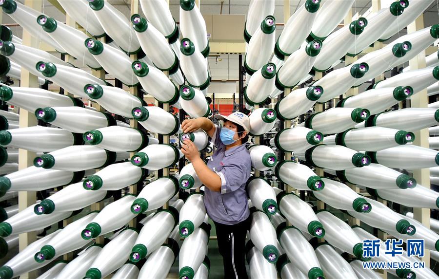 #（新華全媒頭條&middot;迎接兩會(huì)特別報(bào)道&middot;圖文互動(dòng)）（11）會(huì)當(dāng)水擊三千里&mdash;&mdash;全國(guó)兩會(huì)前夕看中國(guó)信心