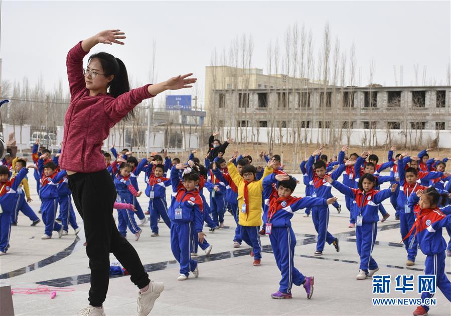 （新華全媒頭條&middot;圖文互動）（8）大漠小城的別樣青春&mdash;&mdash;記內地青年學子扎根新疆且末教書育人