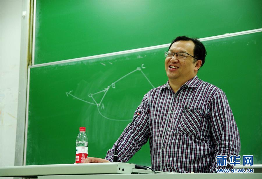 （新華全媒頭條&middot;圖文互動(dòng)）（9）鍛造領(lǐng)航復(fù)興的中流砥柱&mdash;&mdash;寫(xiě)在&ldquo;不忘初心、牢記使命&rdquo;主題教育即將啟動(dòng)之際