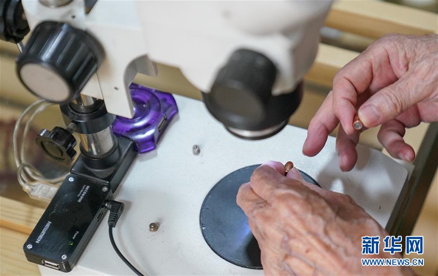 （新華全媒頭條&middot;時(shí)代先鋒&middot;圖文互動(dòng)）（7）傳奇的英雄 無悔的忠誠(chéng)&mdash;&mdash;記刑偵痕跡檢驗(yàn)專家崔道植