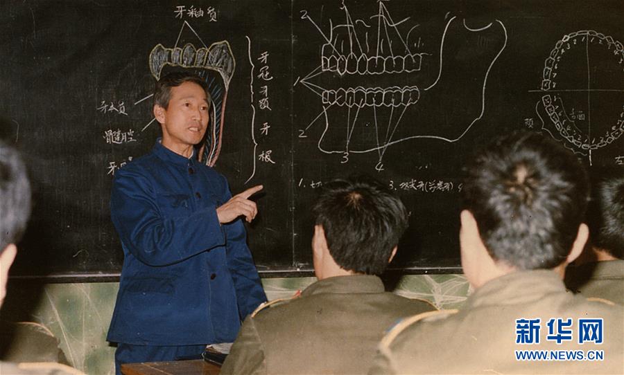 （新華全媒頭條&middot;時(shí)代先鋒&middot;圖文互動(dòng)）（10）傳奇的英雄 無悔的忠誠(chéng)&mdash;&mdash;記刑偵痕跡檢驗(yàn)專家崔道植