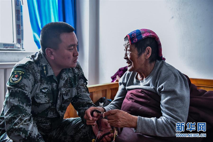 （新華全媒頭條&middot;愛國情 奮斗者&middot;圖文互動）（8）初心不改 紅心向黨&mdash;&mdash;西部戰(zhàn)區(qū)陸軍某旅玉樹獨(dú)立騎兵連連長尼都塔生一家四代跟黨走紀(jì)實(shí)