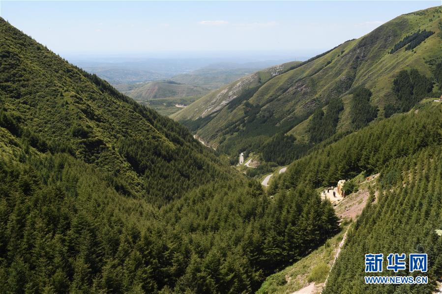 （壯麗70年&middot;奮斗新時(shí)代&mdash;&mdash;記者再走長(zhǎng)征路&middot;圖文互動(dòng)）（3）追憶紅色經(jīng)典&mdash;&mdash;《清平樂(lè)&middot;六盤(pán)山》的誕生