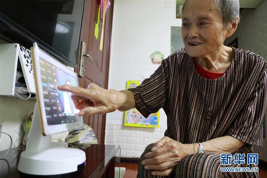 （在習近平新時代中國特色社會主義思想指引下&mdash;&mdash;新時代新作為新篇章&middot;總書記關心的百姓身邊事）（1）養老院新&ldquo;風景&rdquo;：大愛扮美夕陽紅