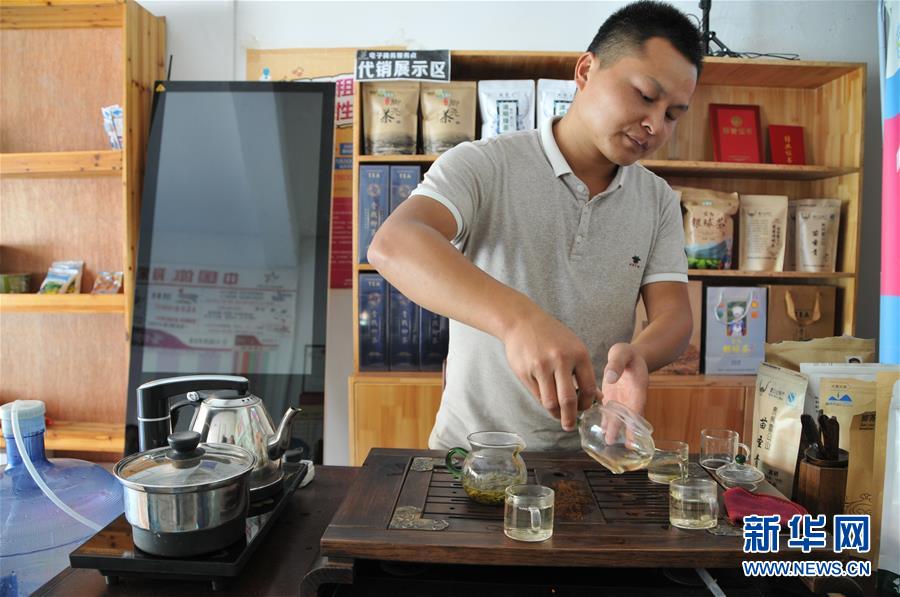 （在習近平新時代中國特色社會主義思想指引下&mdash;&mdash;新時代新作為新篇章&middot;總書記關心的百姓身邊事&middot;圖文互動）（2）手機成為&ldquo;新農具&rdquo;　莊戶人變&ldquo;新店家&rdquo;&mdash;&mdash;農村電商助力農民豐收