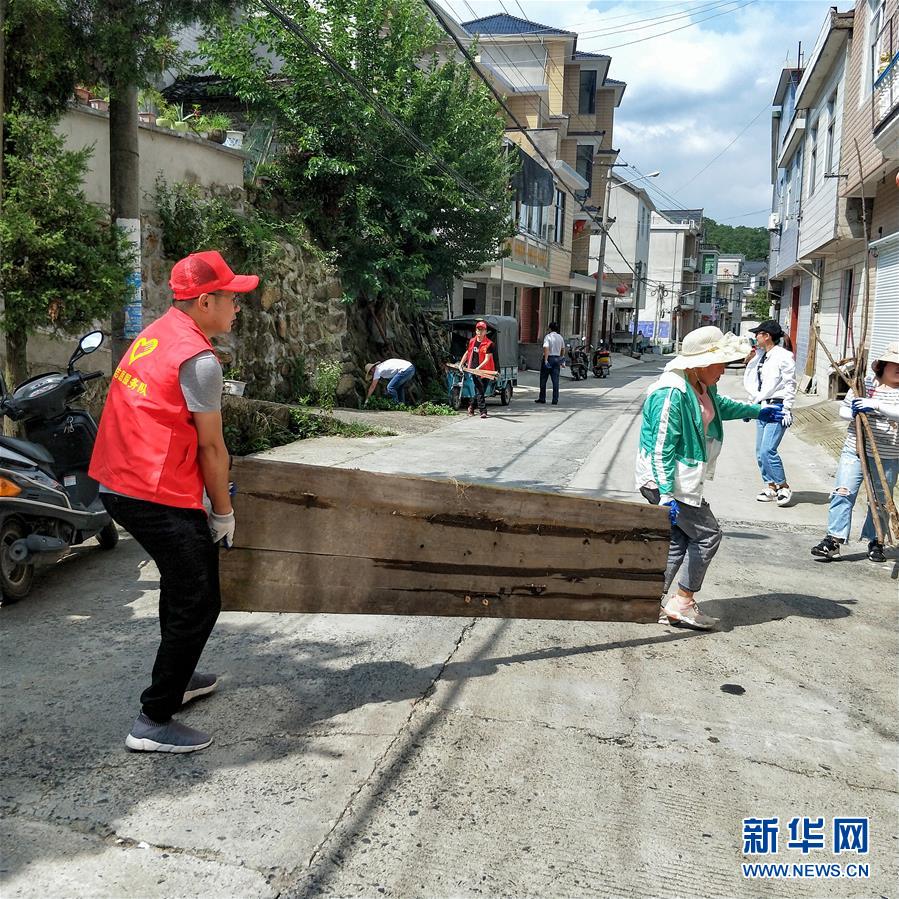 （新華全媒頭條&middot;時代先鋒&middot;圖文互動）（4）換得秋實(shí)一夏花&mdash;&mdash;追記基層青年紀(jì)檢監(jiān)察干部李夏