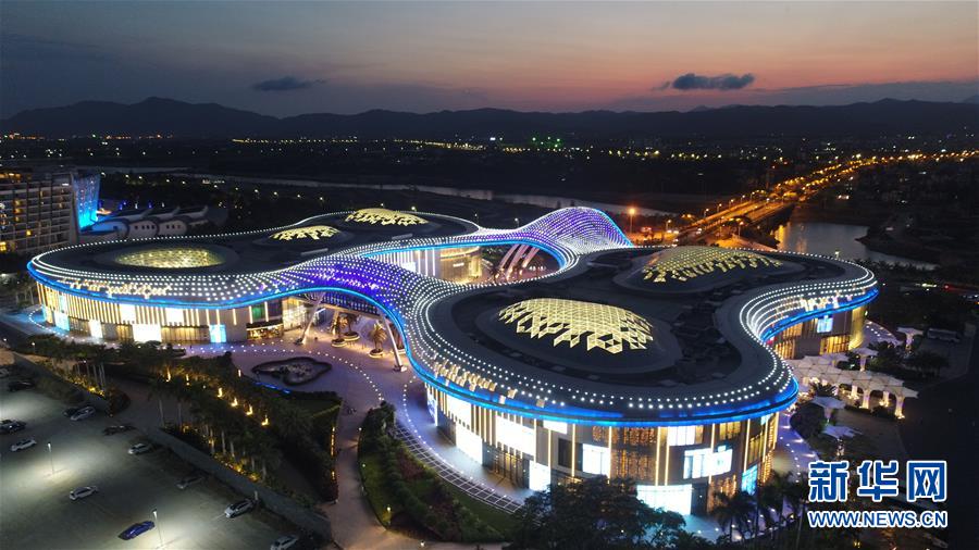 （在習近平新時代中國特色社會主義思想指引下&mdash;&mdash;新時代新作為新篇章&middot;總書記關切開放事&middot;圖文互動）（6）開放的故事講不完&mdash;&mdash;海南開放再&ldquo;提速&rdquo;