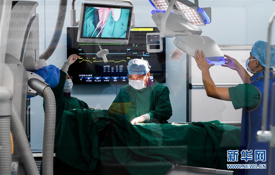 （在習近平新時代中國特色社會主義思想指引下&mdash;&mdash;新時代新作為新篇章&middot;總書記關切開放事&middot;圖文互動）（8）開放的故事講不完&mdash;&mdash;海南開放再&ldquo;提速&rdquo;