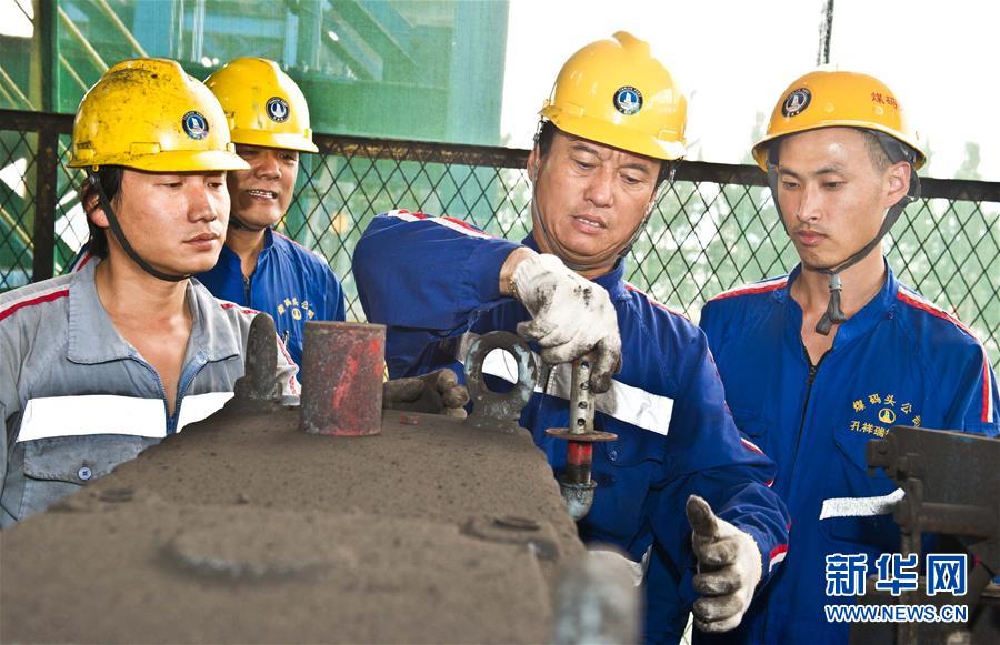 （愛國情 奮斗者&middot;圖文互動）（2）錨定無悔奮進的航向&mdash;&mdash;記港口創新路上的&ldquo;藍領專家&rdquo;孔祥瑞