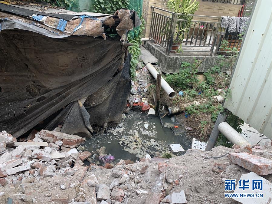 （圖文互動(dòng)）（3）河長(zhǎng)職責(zé)寫(xiě)得明明白白，條條舉措無(wú)一落實(shí)&mdash;&mdash;國(guó)務(wù)院檢查組暗訪核查佛山一農(nóng)村河涌黑臭十余年無(wú)人管理