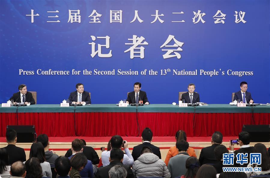 （兩會&middot;XHDW）（1）商務(wù)部部長鐘山等就&ldquo;促進(jìn)形成強大國內(nèi)市場 推動全方位對外開放&rdquo;答記者問