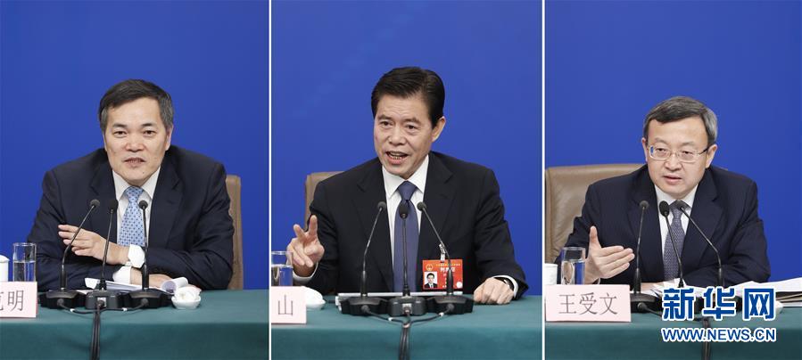 （兩會&middot;XHDW）（10）商務(wù)部部長鐘山等就&ldquo;促進(jìn)形成強大國內(nèi)市場 推動全方位對外開放&rdquo;答記者問