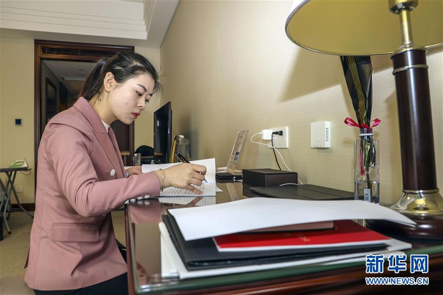 （新華全媒頭條&middot;兩會特別報道&middot;圖文互動）（12）向著夢想的接力&mdash;&mdash;&ldquo;90歲&rdquo;與&ldquo;95后&rdquo;代表的&ldquo;對話&rdquo;