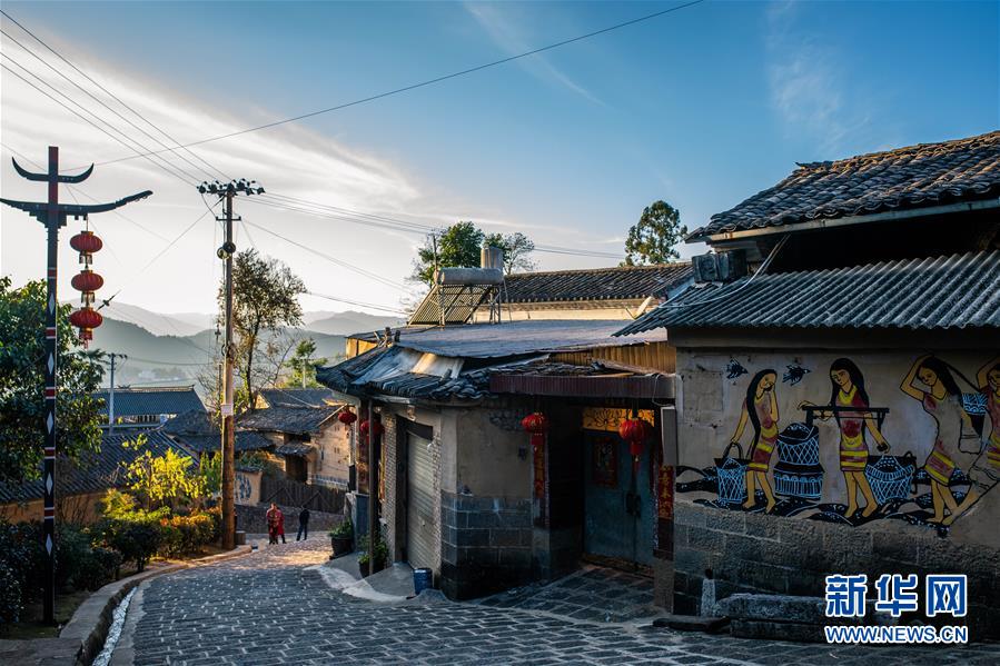 (圖文互動(dòng))(1)跨越發(fā)展起宏圖 信心滿懷著華章——習(xí)近平總書(shū)記考察云南回訪記