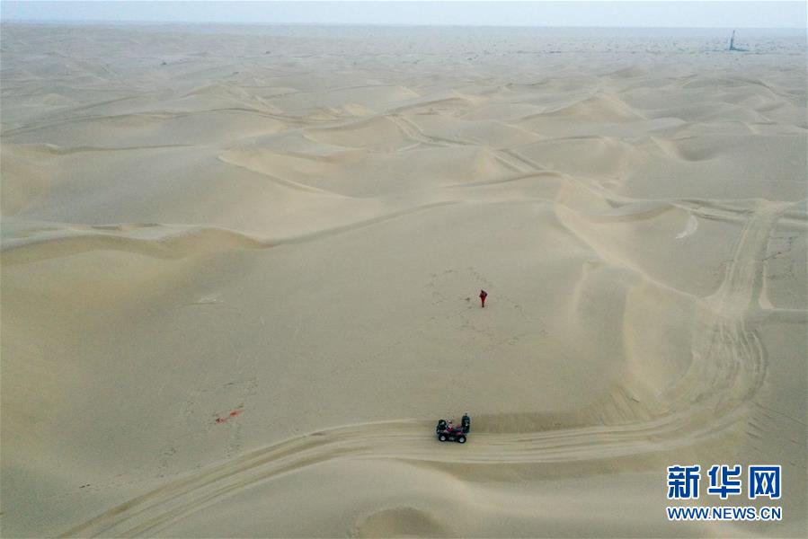 (新春走基層·圖文互動)(1)大漠中,一頂帳篷守歲五年