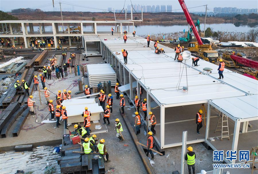 （新華全媒頭條&middot;圖文互動(dòng)）（6）黨旗，高高飄揚(yáng)在防控疫情斗爭(zhēng)第一線&mdash;&mdash;各級(jí)黨組織和廣大黨員干部投身疫情防控阻擊戰(zhàn)紀(jì)實(shí)