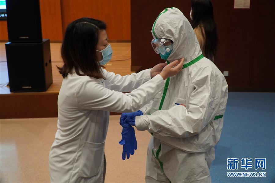 （聚焦疫情防控&middot;圖文互動）（3）無法握手，但始終并肩