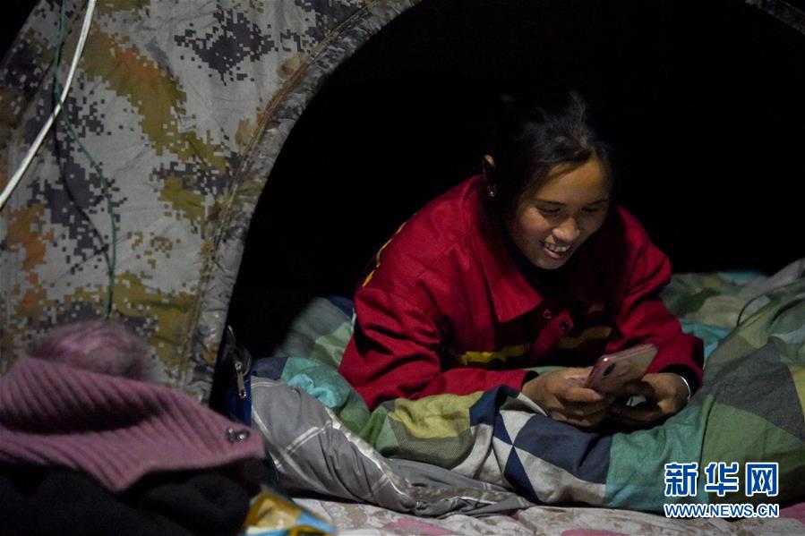 （新春走基層&middot;圖文互動）（6）寒冬里，&ldquo;沙漠玫瑰&rdquo;猶自綻放