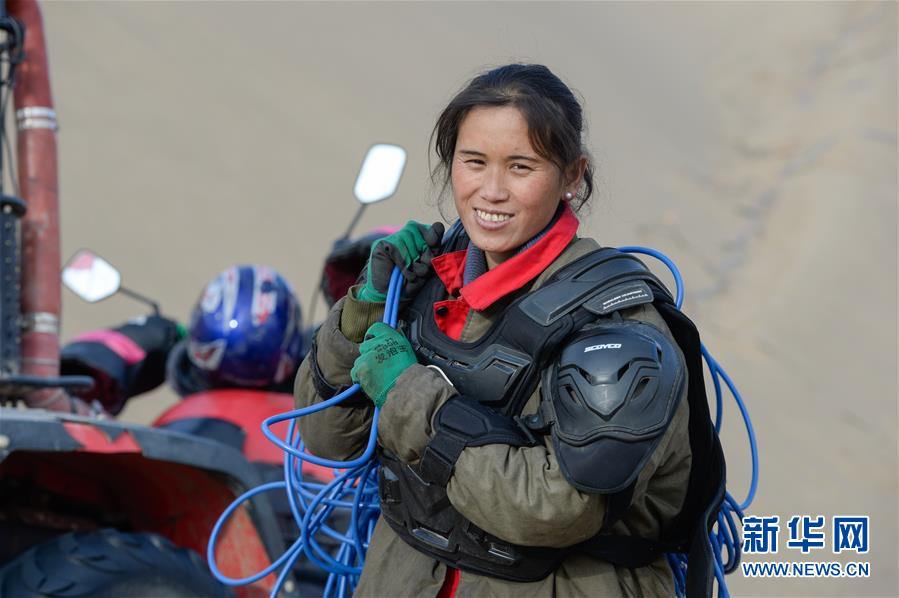 （新春走基層&middot;圖文互動）（8）寒冬里，&ldquo;沙漠玫瑰&rdquo;猶自綻放